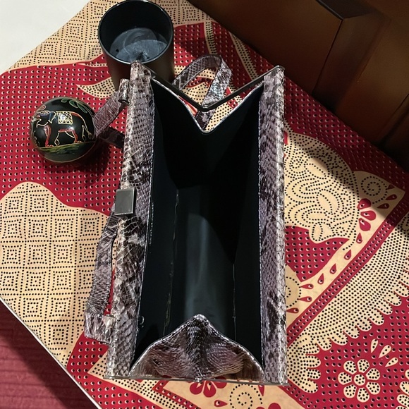 EUC Vintage Via Spiga Python bag with lilac undertones - Picture 8 of 8